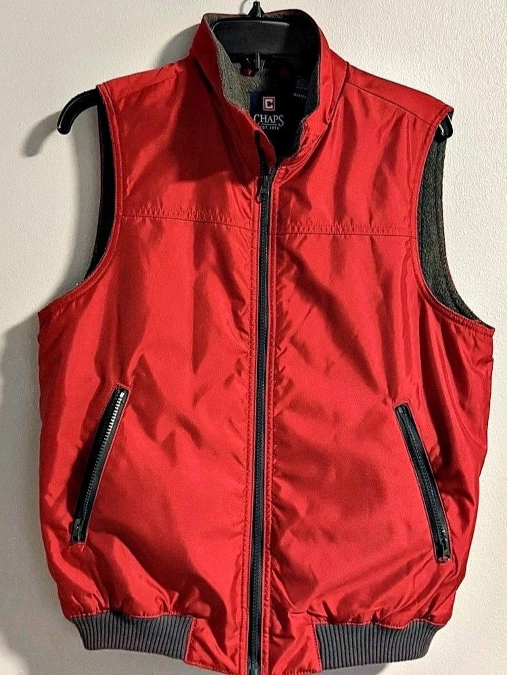 Chaps Men's Red Quilted Vest Size Small Like New